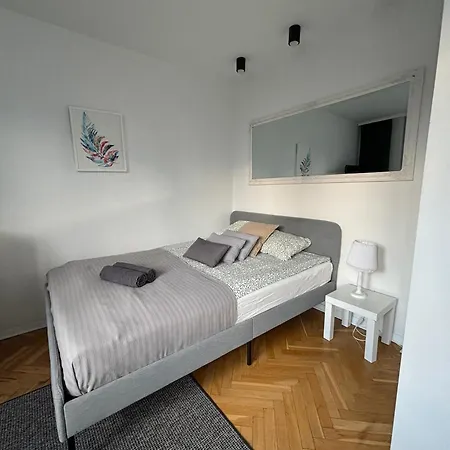 Superapart Zelazna 83-85
